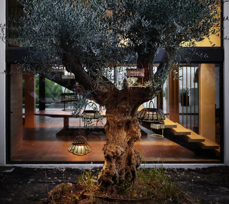 Ogrodowa_okrągła_lampa_solarna_LED_Illusion