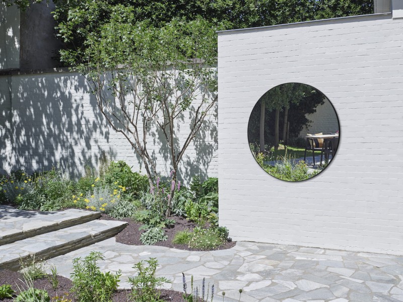 okrągłe_lustro_ogrodowe_hoop_outdoor_black_w_czarnej_ramie