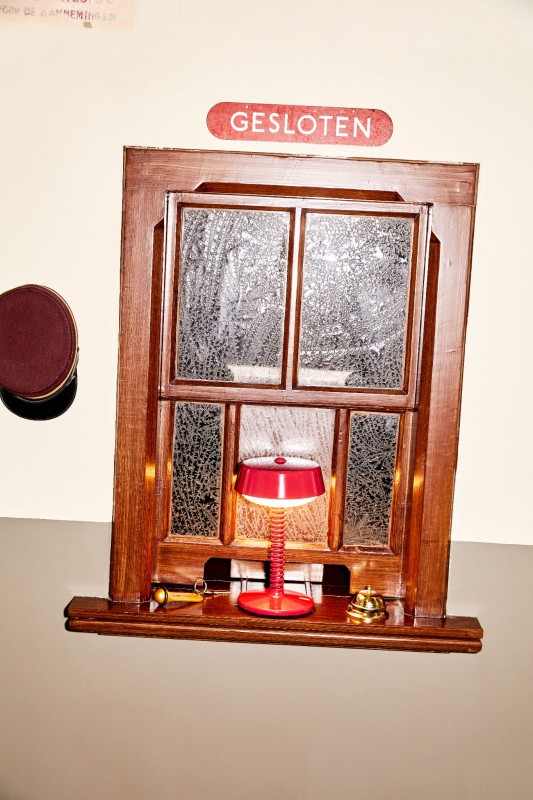 fatboy-bellboy-lobby-red