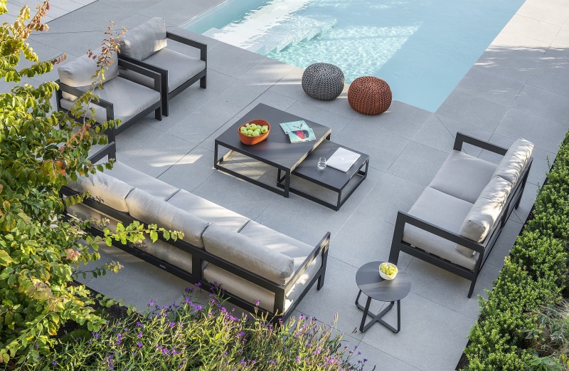 Stolik_kawowy_ogrodowy_BURFORD_aranżacja