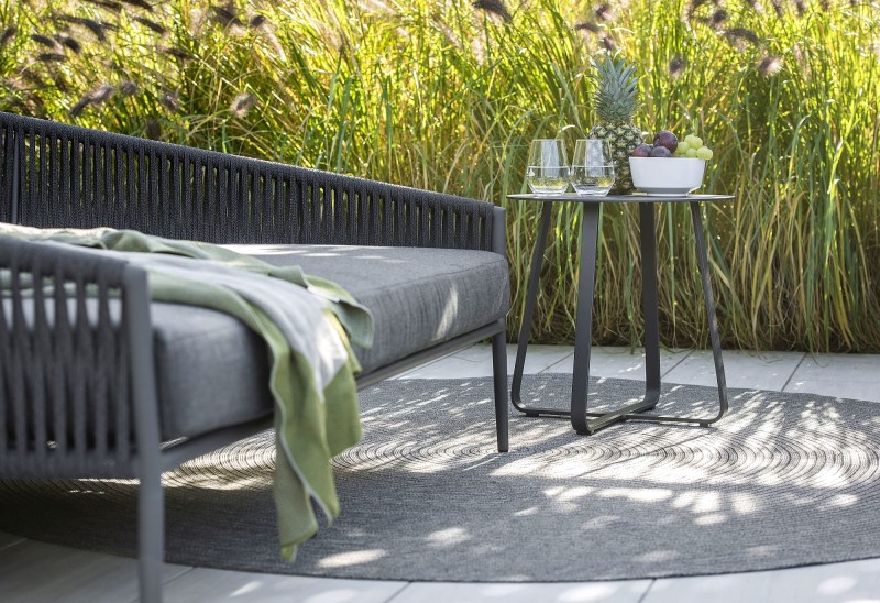 Stolik_kawowy_ogrodowy_ELKO_aranżacja