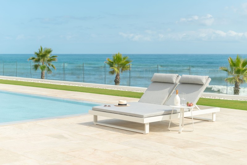Leżak_ogrodowy_FANO_ALU WHITE MAT_aranżacja