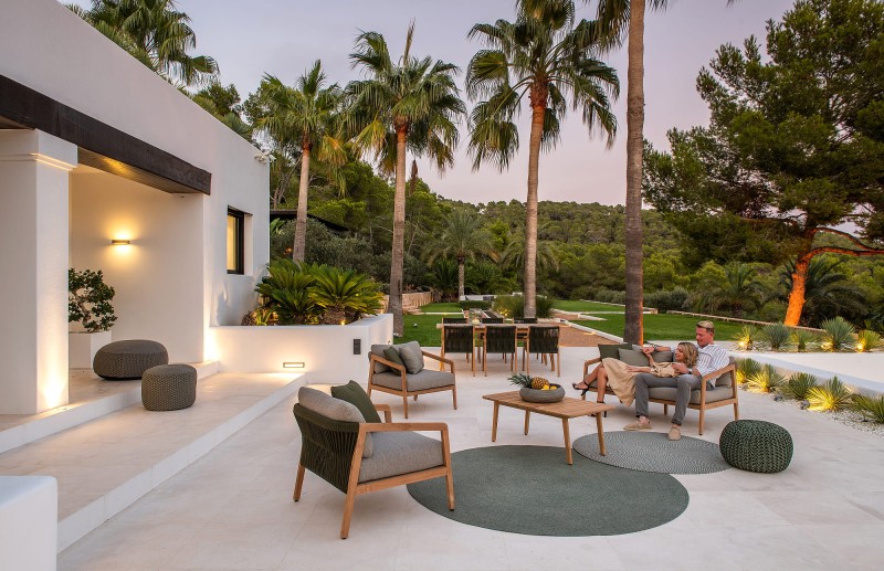 Stół_drewniany_RITZ TEAK_aranżacja