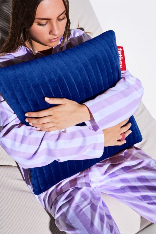 poduszka_rozgrzewająca_fatboy-hotspot-quadro-line-velvet-flash-blue
