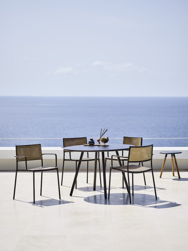 Aluminiowy_stół_ogrodowy_AREA_caneline