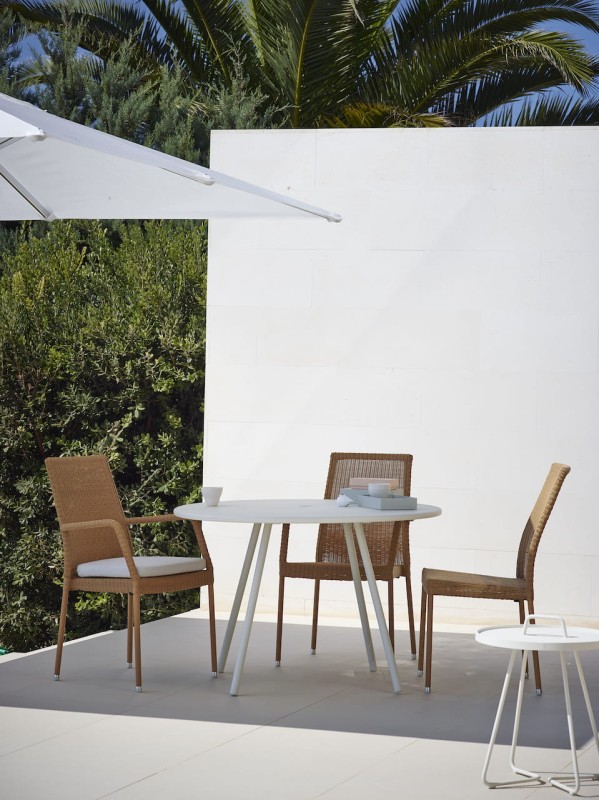 Aluminiowy_stół_ogrodowy_AREA_caneline