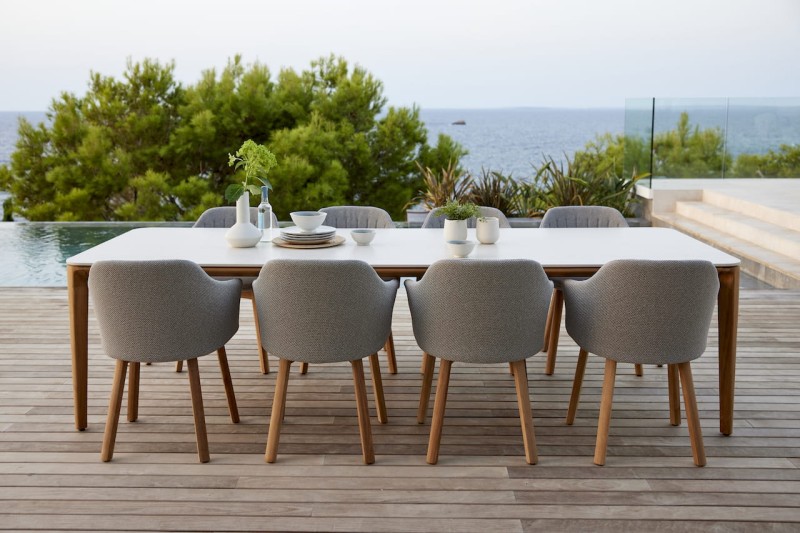 krzesło_ogrodowe_tapicerowane_na_nogach_teak_caneline_choice_aranżacja