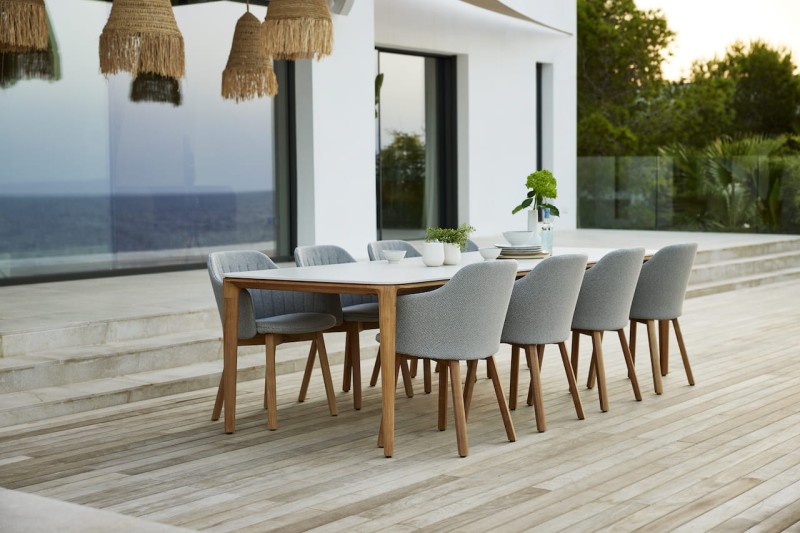 krzesło_ogrodowe_tapicerowane_na_nogach_teak_caneline_choice_aranżacja