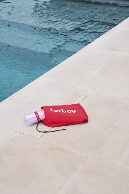 fatboy-beach-baggy-lilac-ambiance-barcelona-02-vertical-106442.jpg