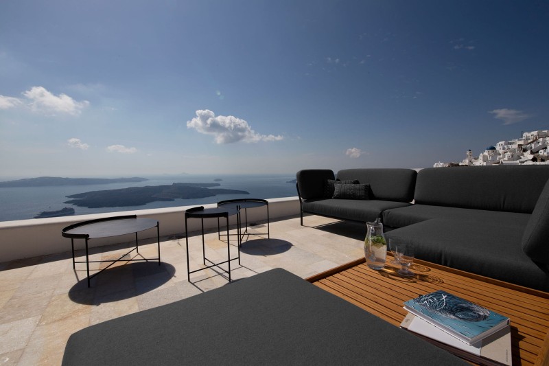 LEVEL_Set-sooty-grey_EDGE-black_HOUE_1840_low.jpg