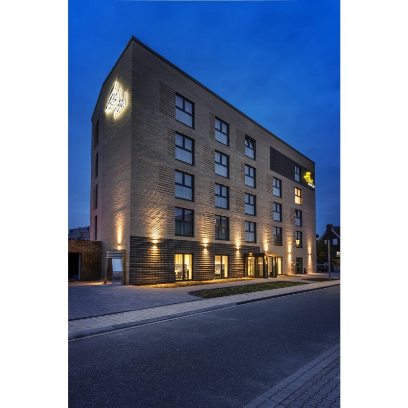 Lampa ścienna :: THEO