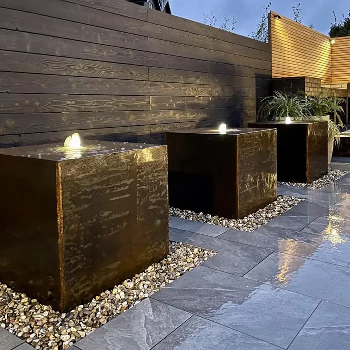 Blok wodny z fontanną i LED :: stal corten