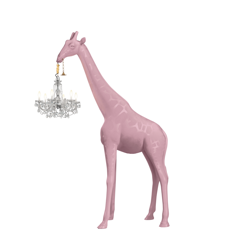 rzeźba-z-żyrandolem-qeeboo-giraffe-in-love-m-outdoor-design-by-marcantonio--pink-różowa