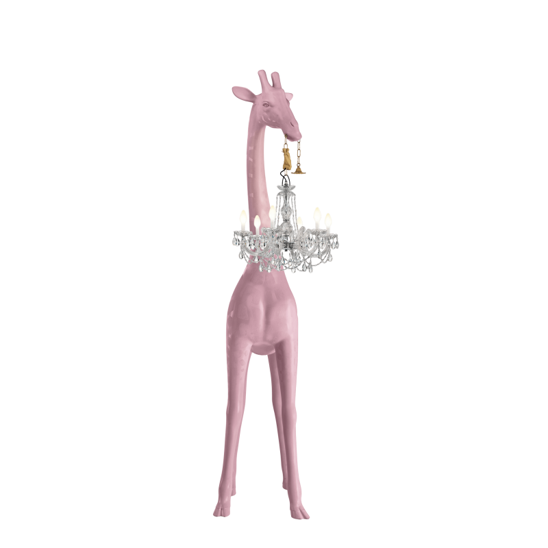rzeźba-z-żyrandolem-qeeboo-giraffe-in-love-m-outdoor-design-by-marcantonio--pink-różowa