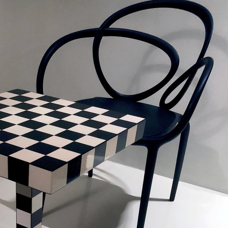 zestaw-2-krzeseł-loop-chair-qeeboo