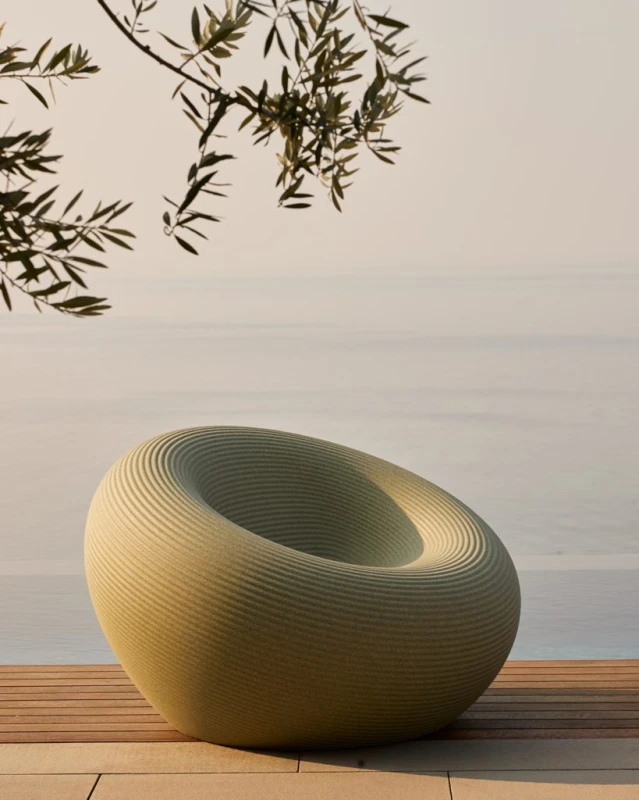 fotel_ogrodowy_Qeeboo_Nami