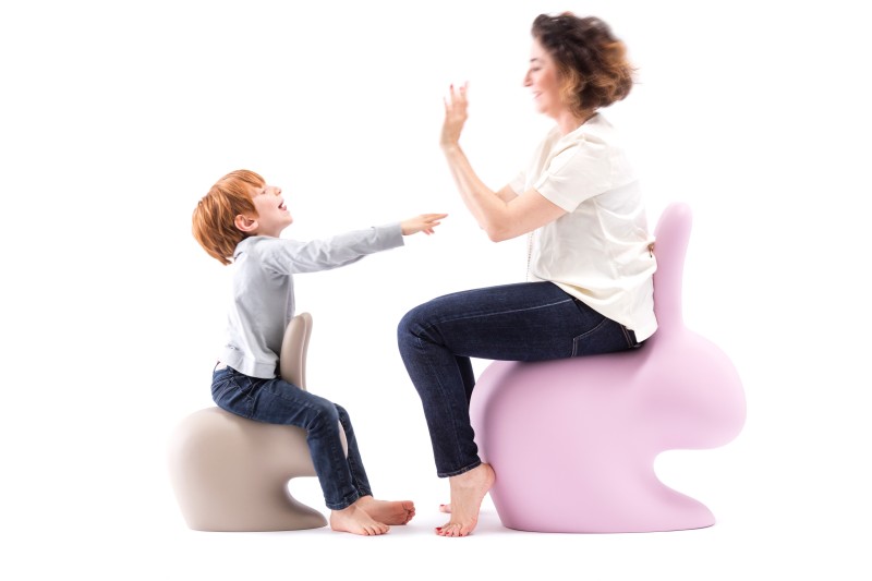 siedzisko_królik-qeeboo-rabbit-chair-by-stefano-giovannoni