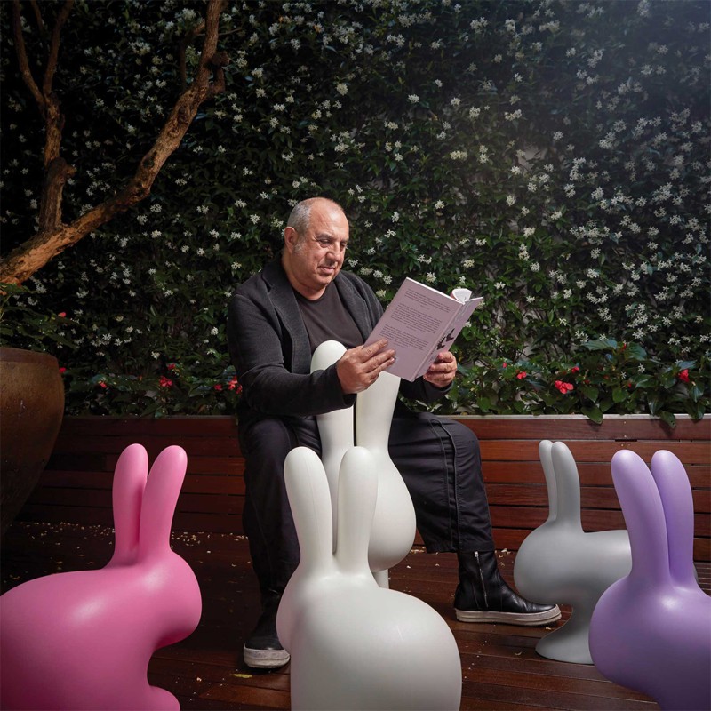 siedzisko_królik-qeeboo-rabbit-chair-by-stefano-giovannoni