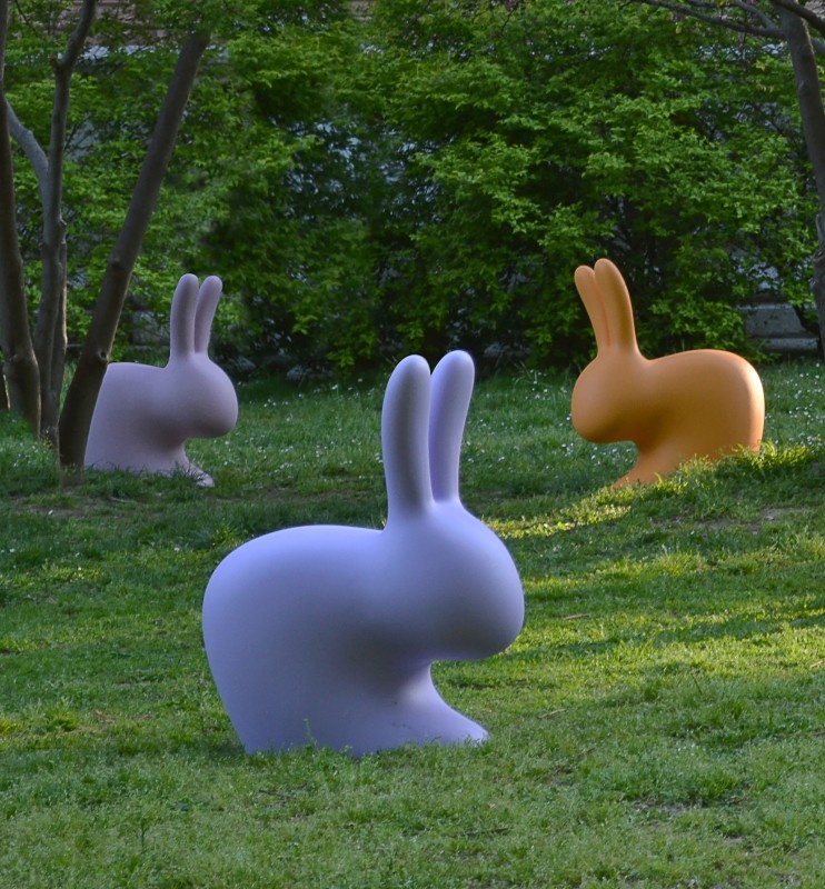 siedzisko_królik-qeeboo-rabbit-chair-by-stefano-giovannoni