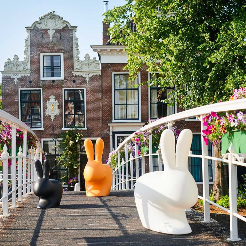 siedzisko_królik-qeeboo-rabbit-chair-by-stefano-giovannoni