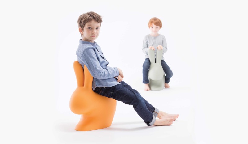 siedzisko_królik-qeeboo-rabbit-baby-chair-by-stefano-giovannoni