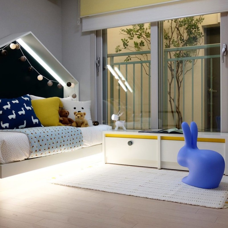 siedzisko_królik-qeeboo-rabbit-baby-chair-by-stefano-giovannoni