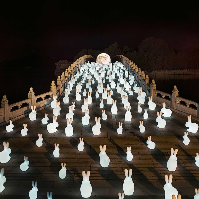 lampa-królik--qeeboo-rabbit-lamp-outdoor-led-by-stefano-giovannoni