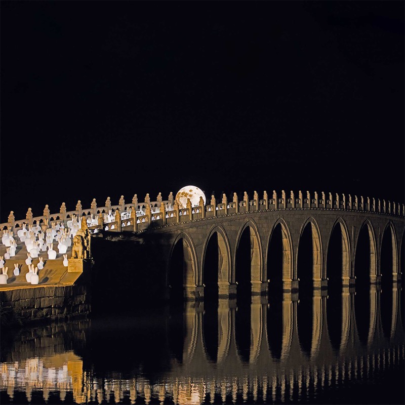 lampa-królik--qeeboo-rabbit-lamp-outdoor-led-by-stefano-giovannoni