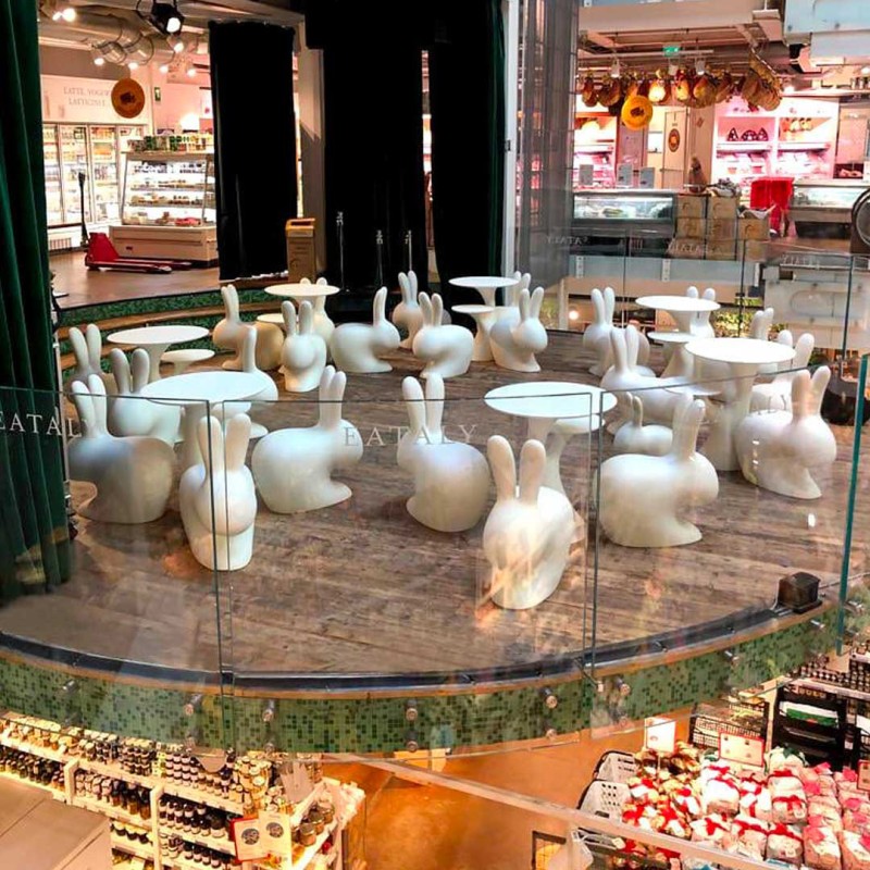 stolik-z-dwoma-blatami-qeeboo-piero-fasanotto-michele-branca-rabbit-tree-design-stefano-giovannoni