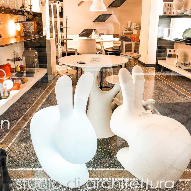 stolik-z-dwoma-blatami-qeeboo-piero-fasanotto-michele-branca-rabbit-tree-design-stefano-giovannoni