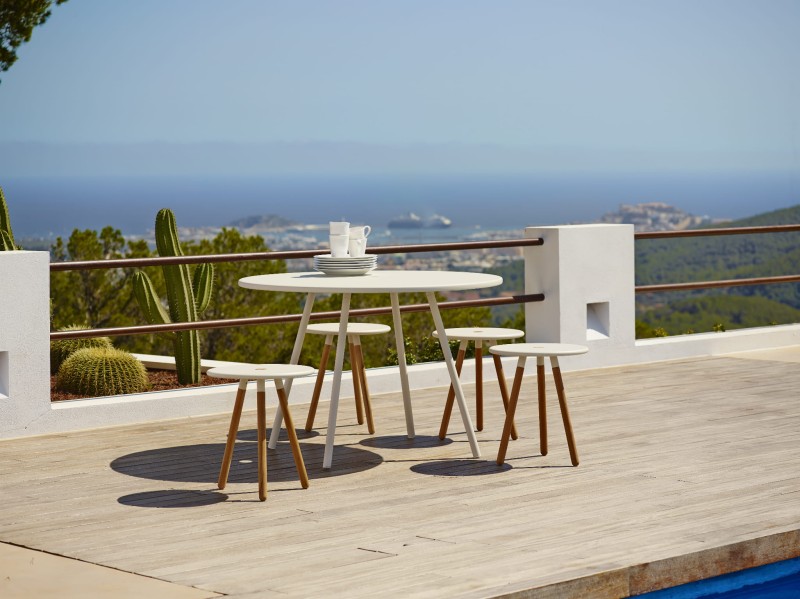 Aluminiowy_stół_ogrodowy_AREA_caneline