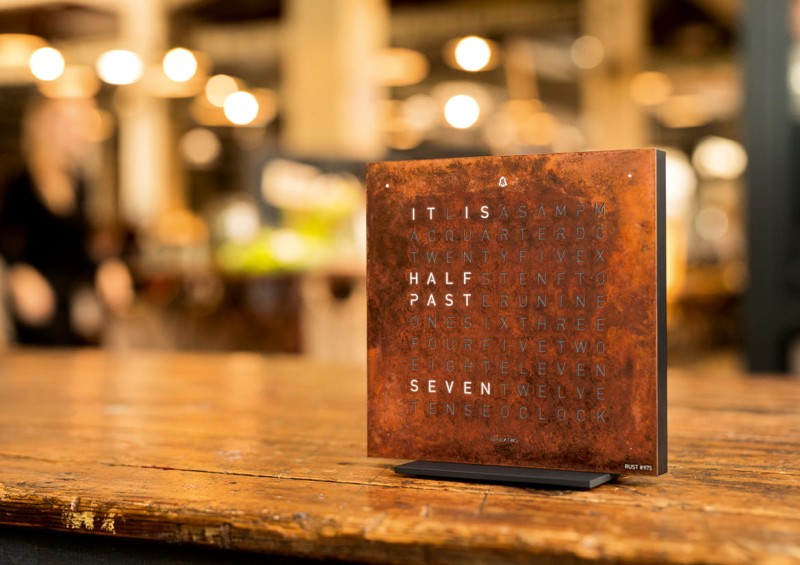 QLOCKTWO_TOUCH_CE_RUST_Ambient_EN_A4_web.jpg