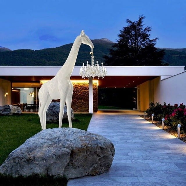 lampa-ogrodowa-qeeboo-giraffe-in-love-xl-4-meters-design-by-marcantonio
