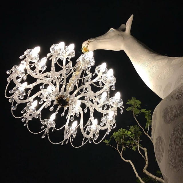 lampa-ogrodowa-qeeboo-giraffe-in-love-xl-4-meters-design-by-marcantonio