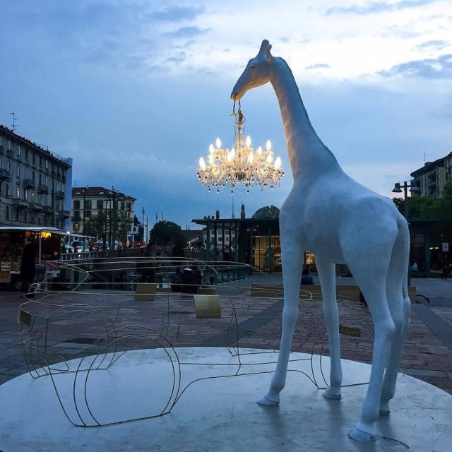 lampa-ogrodowa-qeeboo-giraffe-in-love-xl-4-meters-design-by-marcantonio